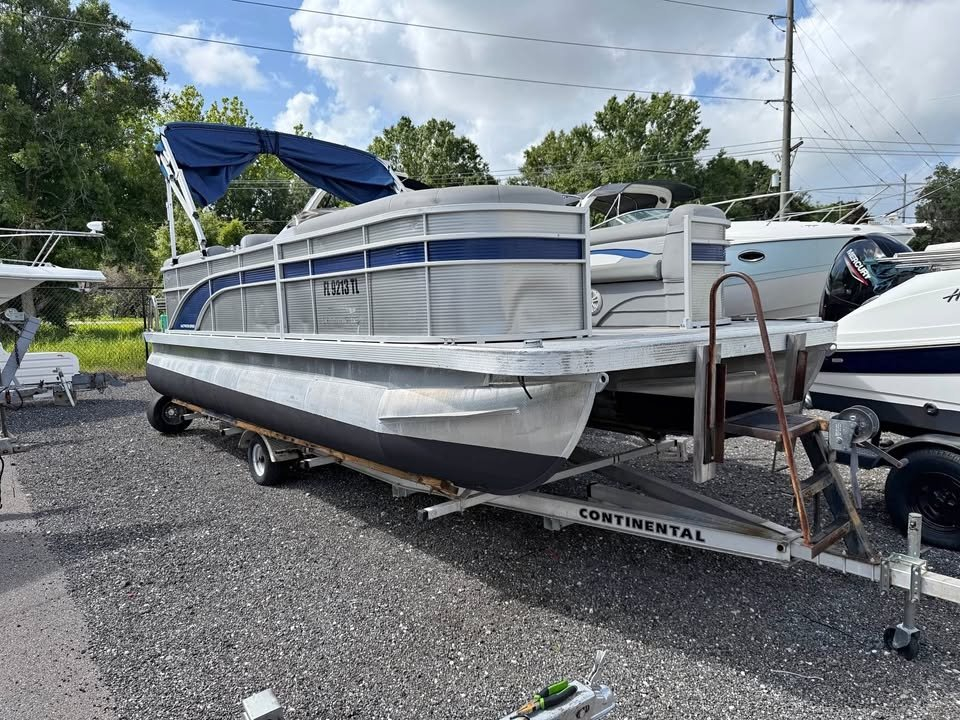 2023 Bennington S22 Saltwater Series Pontoon