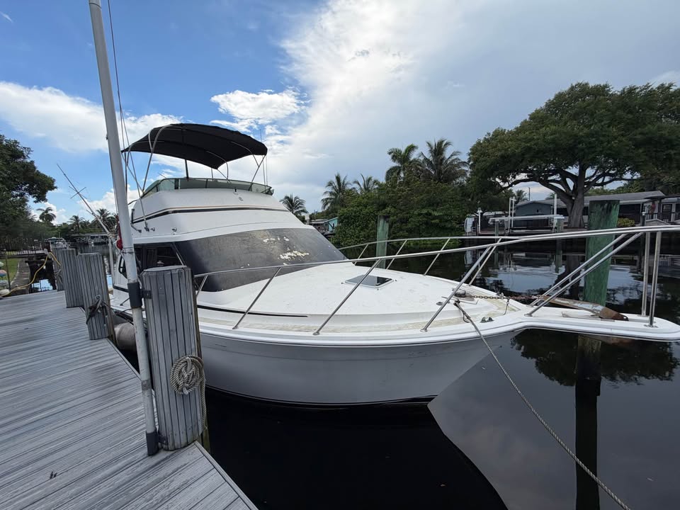 1993 Egg Harbor 35 Sport Fisherman – 2005 twin caterpillar diesel repower, ~400 hours